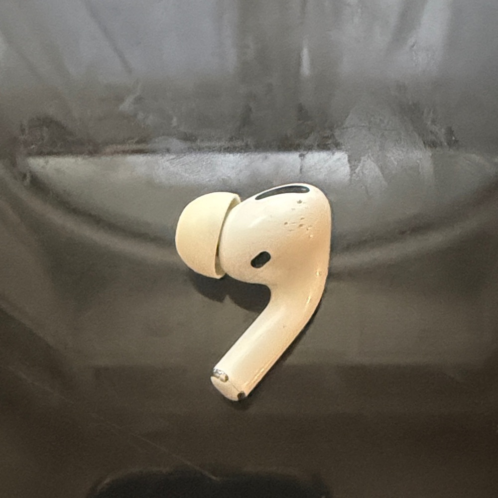 Apple AirPod Pros (2nd Gen) Right side